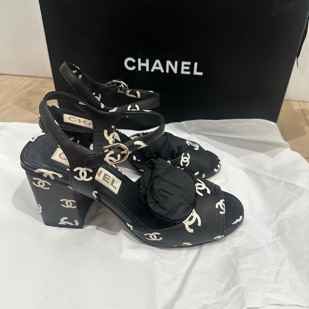CHANEL Crazy CC Black and White Logo Heels Size 35 - Picture 3 of 15